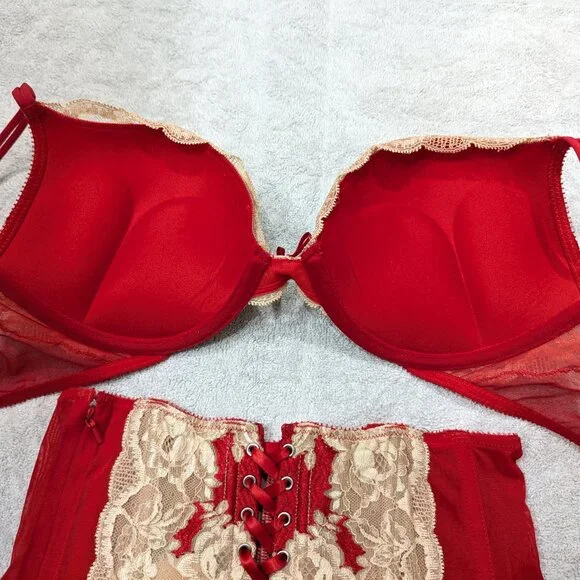 36B Victoria's Secret Crystal Bombshell bra with matching garter belt - Picture 5 of 8